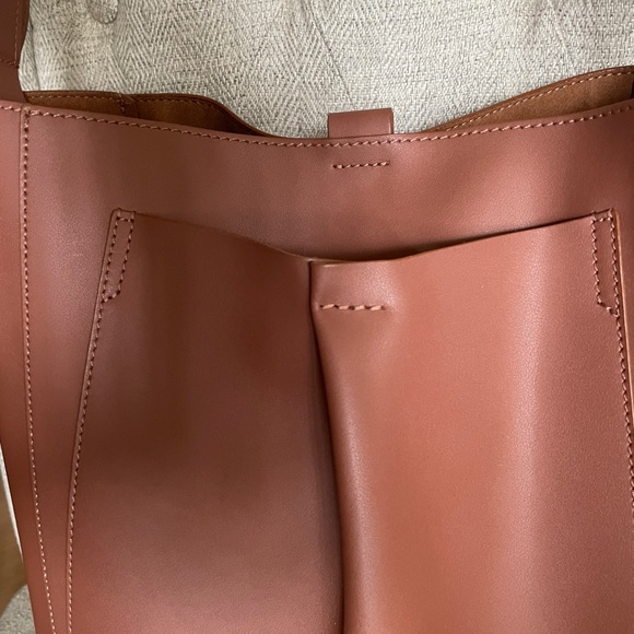 Everlane Studio Bag in Rich Cognac Leather. Made in Italy. - Picture 3 of 16
